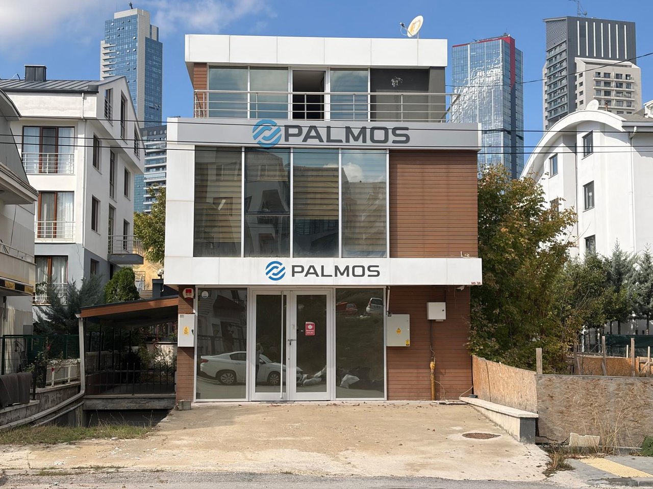 Palmos Automotive office and warehouse building in Ankara
